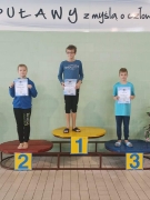 Worek medali na zawodach rejonowych w pływaniu dla Szkoły Podstawowej nr 3 w Lubartowie